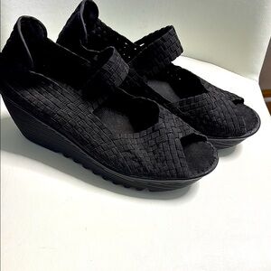 Bernie Mev Halle Black Wedges Rubber Sole Mesh Outer Pull On Imported